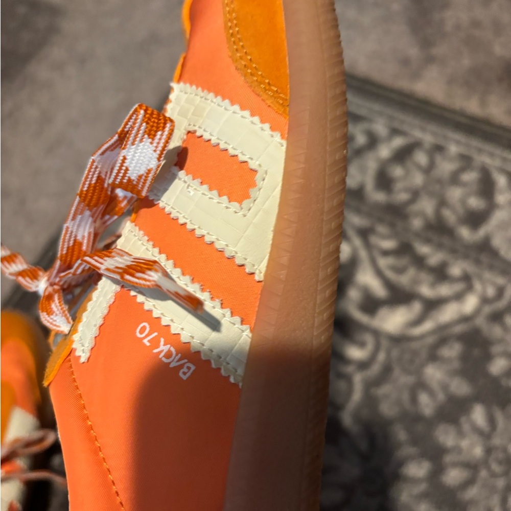 Back 70 Orange and Cream Sneakers for Bold Style size 39 which is an 8 to 8 1/2